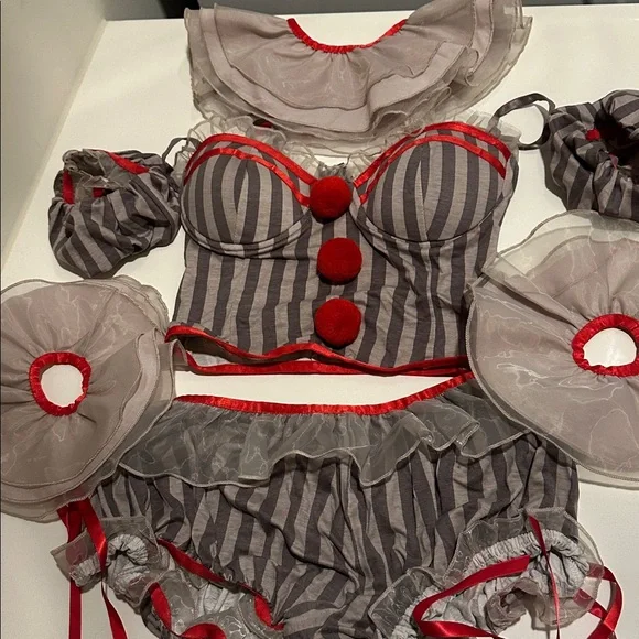 READ Trickz n Treatz Pennywise  SEWER CLOWN COSTUME - Picture 2 of 4